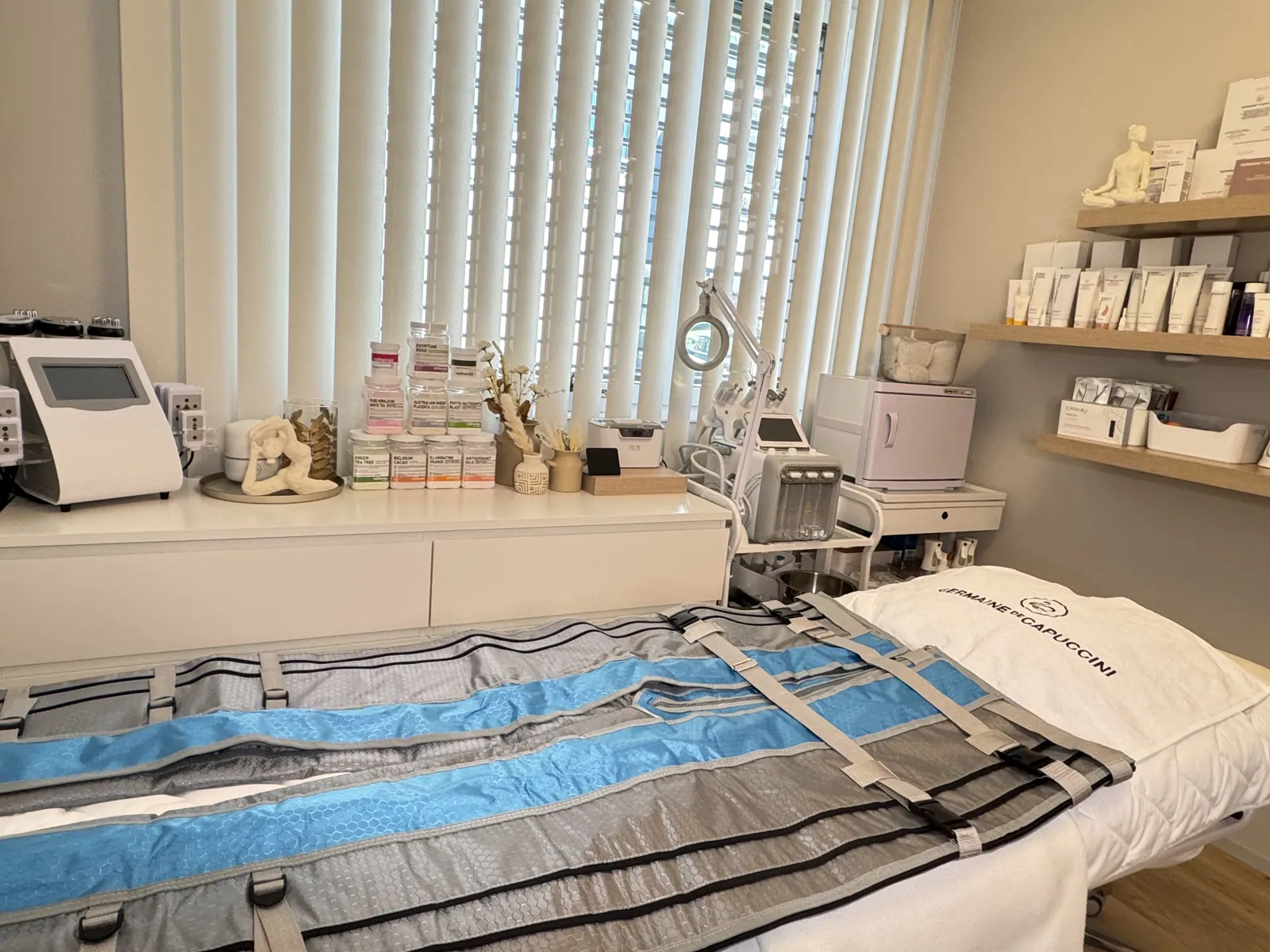 Pressotherapie-Anzug im Behandlungsraum